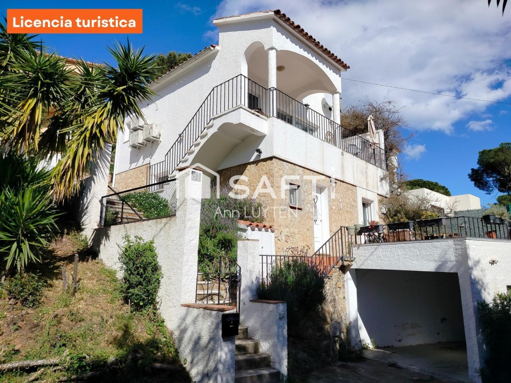 Imagen 1 de Casa Mas Fumats Roses licencia turística y garaje