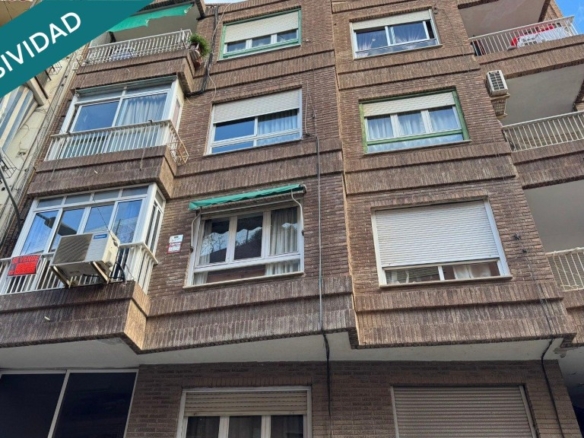 Imagen 1 de Piso amplio de 93 m² con 3 habitaciones