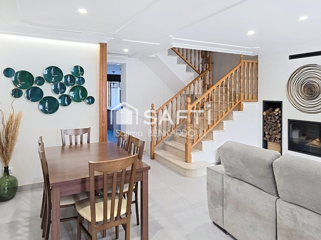 Imagen 1 de Elegante adosado de tres plantas con amplias terrazas