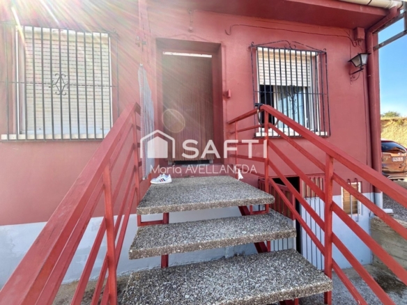 Imagen 2 de CHALET CON FINCA Y PISCINA