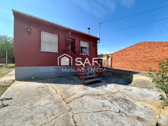 Imagen 1 de CHALET CON FINCA Y PISCINA