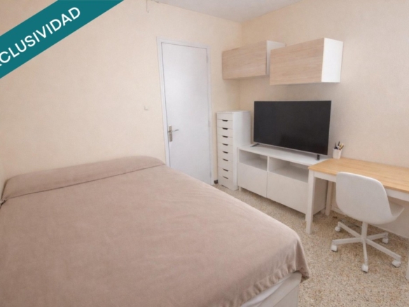 Imagen 3 de Piso con terraza y parking a un paso de la playa