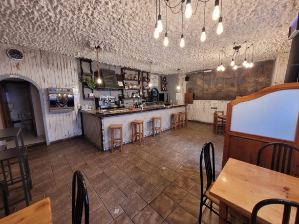 Imagen 4 de VENTA DE RESTAURANTE EN CUELLAR ACTUALMENTE EN FUNCIONAMIENTO