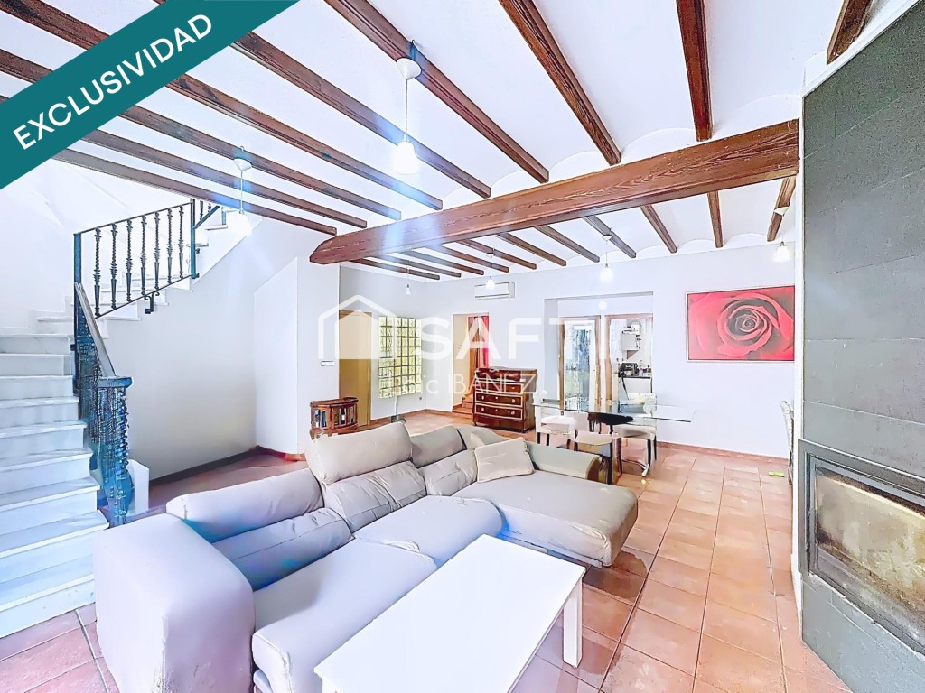 Imagen 1 de Casa con encanto con garaje y dependencia en el corazón del casco antiguo de Oliva