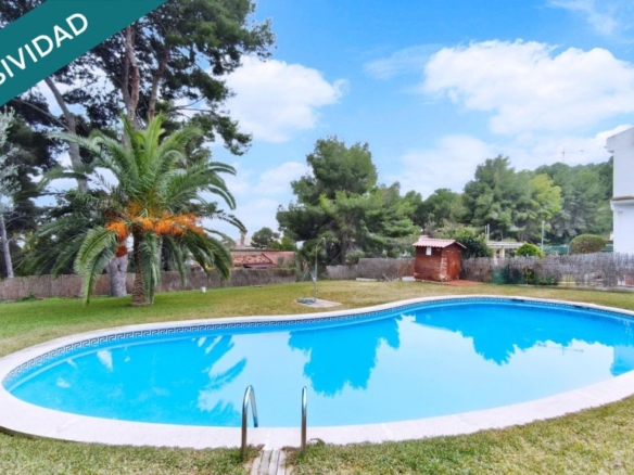 Imagen 2 de CASA UNIFAMILIAR 4 HAB 2 BAÑOS CON PISCINA COMUNITARIA