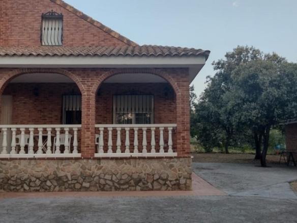 Imagen 2 de Gran chalet independiente con parcela excepcional en Pioz.