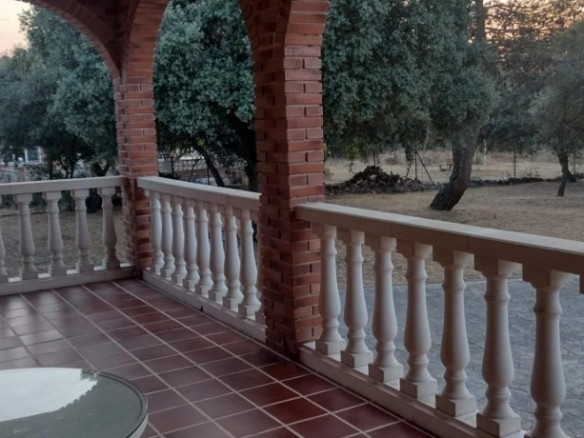 Imagen 3 de Gran chalet independiente con parcela excepcional en Pioz.