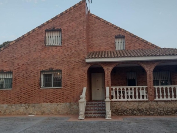 Imagen 1 de Gran chalet independiente con parcela excepcional en Pioz.