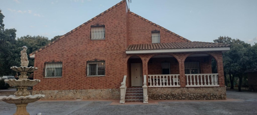 Imagen 1 de Gran chalet independiente con parcela excepcional en Pioz.