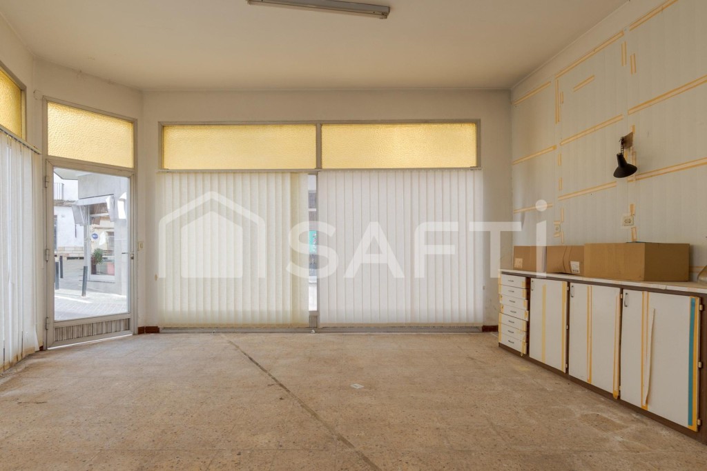 Imagen 1 de Local a reformar en el centró de Alcalá de Xivert