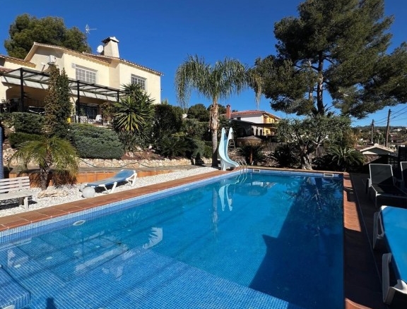 Imagen 1 de Espectacular villa a los 4 vientos con piscina en