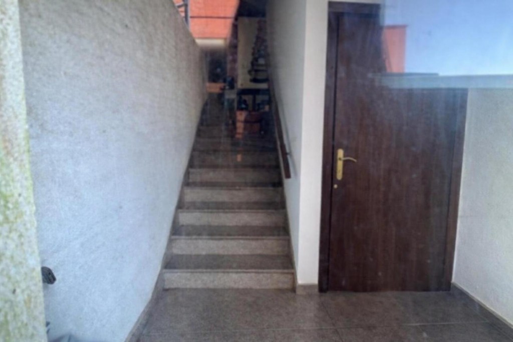 Imagen 1 de Amplio local comercial en venta en Santander.