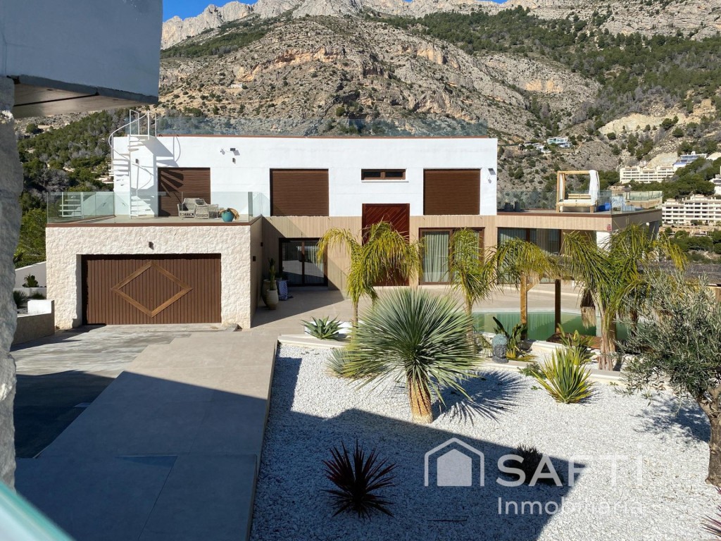 Imagen 1 de Villa moderna con terrazas panorámicas en Altea Hills