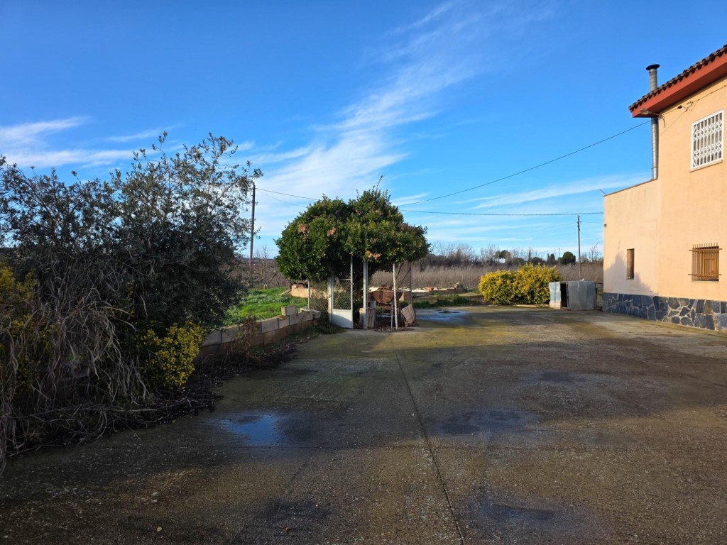 Imagen 3 de CASA CON TERRENO EN PARTIDA MONCADA