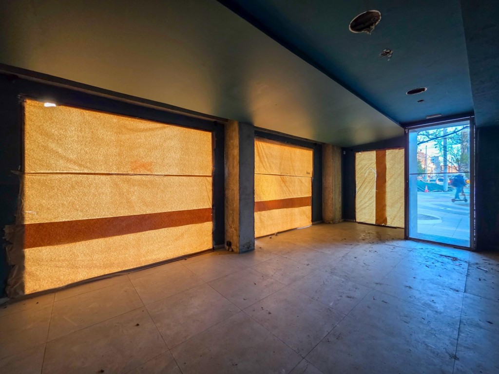 Imagen 2 de Local comercial en alquiler en Plaça Ricard Vinyes – Lleida