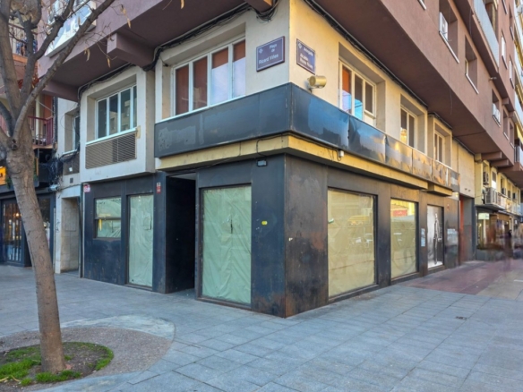Imagen 1 de Local comercial en alquiler en Plaça Ricard Vinyes – Lleida