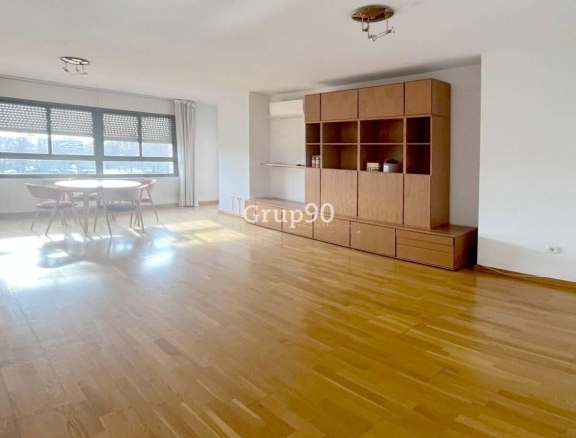 Imagen 3 de Piso en venta en Av. Segre con piscina y vistas a la Seu Vella