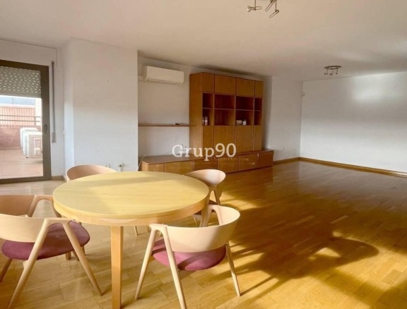 Imagen 4 de Piso en venta en Av. Segre con piscina y vistas a la Seu Vella