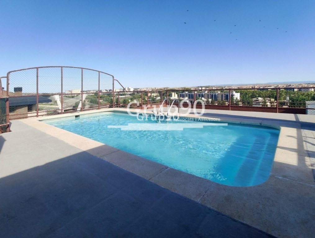 Imagen 1 de Piso en venta en Av. Segre con piscina y vistas a la Seu Vella