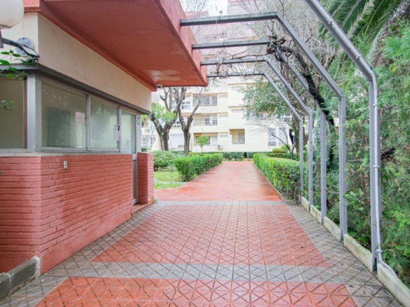 Imagen 2 de Preciosa vivienda REFORMADA en c/ Ópera Carmen con garaje y piscina comunitaria