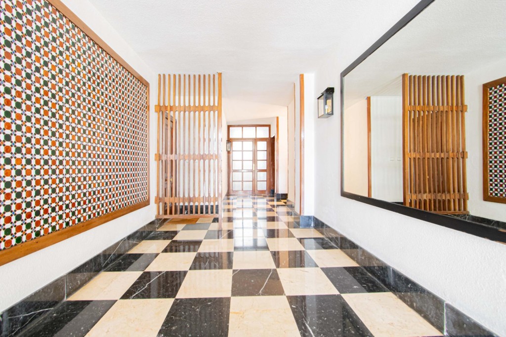 Imagen 4 de Preciosa vivienda REFORMADA en c/ Ópera Carmen con garaje y piscina comunitaria