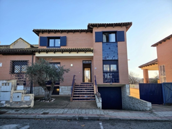 Imagen 1 de CHALET PAREADO EN BURGUILLOS