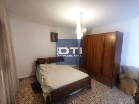 Imagen 2 de Casa Balazote 200 m² reformar • 3 hab • Salón chimenea • Cámara • Patio con cocinilla y chimenea. Albacete