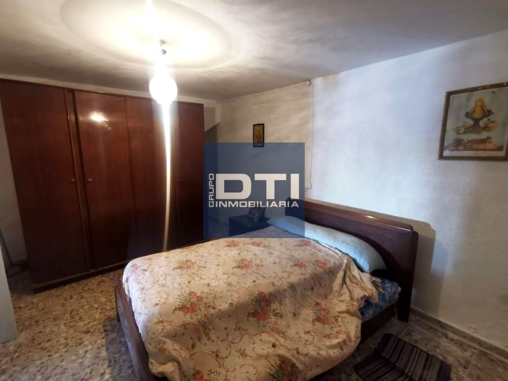 Imagen 3 de Casa Balazote 200 m² reformar • 3 hab • Salón chimenea • Cámara • Patio con cocinilla y chimenea. Albacete