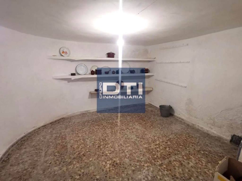 Imagen 4 de Casa Balazote 200 m² reformar • 3 hab • Salón chimenea • Cámara • Patio con cocinilla y chimenea. Albacete