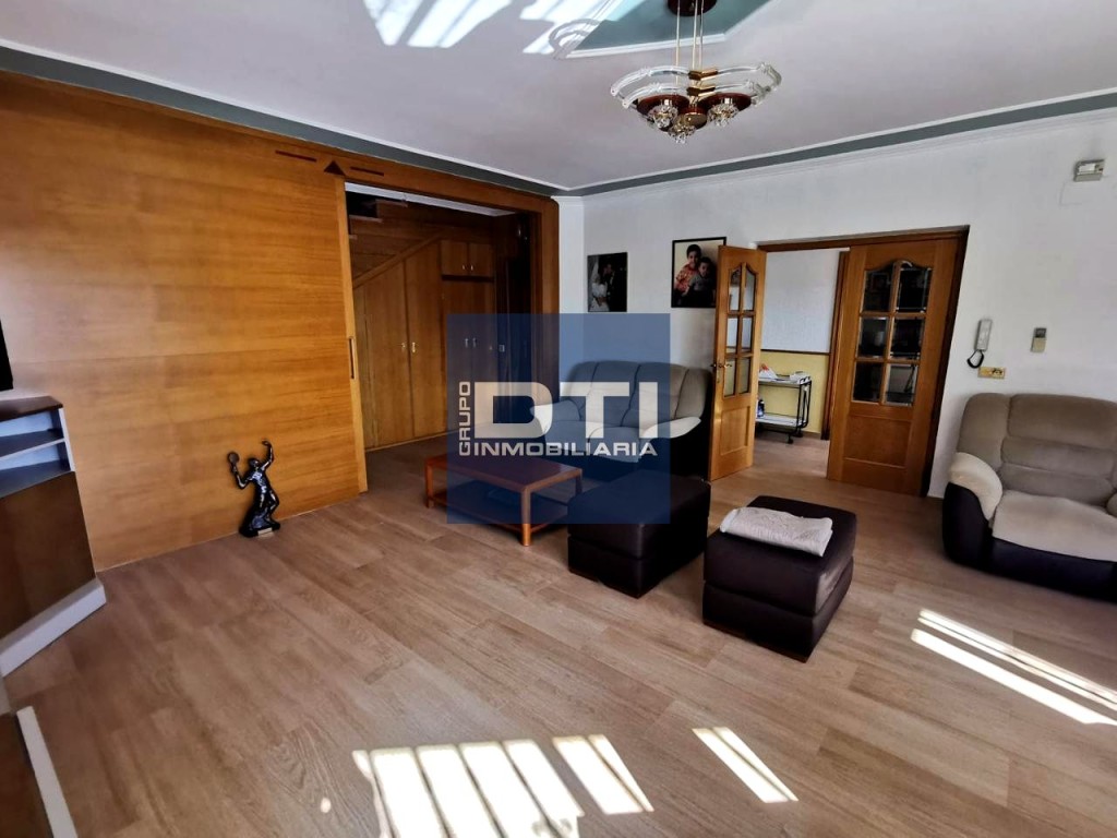 Imagen 2 de Chalet 2 plantas 4 hab 3 baños • 2 chimeneas • Terraza • Garaje • Cocina con despensa. Balazote (Albacete)