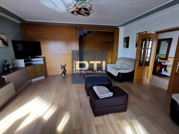 Imagen 3 de Chalet 2 plantas 4 hab 3 baños • 2 chimeneas • Terraza • Garaje • Cocina con despensa. Balazote (Albacete)