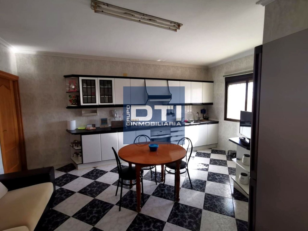 Imagen 4 de Chalet 2 plantas 4 hab 3 baños • 2 chimeneas • Terraza • Garaje • Cocina con despensa. Balazote (Albacete)