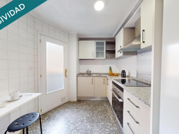 Imagen 2 de ESPECTACULAR Piso todo exterior con vistas panorámicas en el corazón comercial de Novelda.