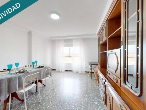 Imagen 3 de ESPECTACULAR Piso todo exterior con vistas panorámicas en el corazón comercial de Novelda.