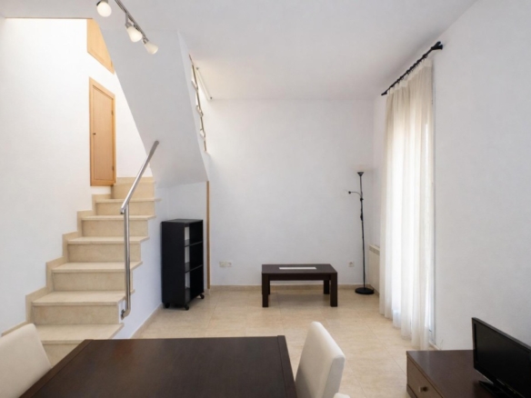 Imagen 4 de Dúplex de 3 hab. en finca seminueva en venta en Manresa junto al Passeig de Pere III con terraza privada