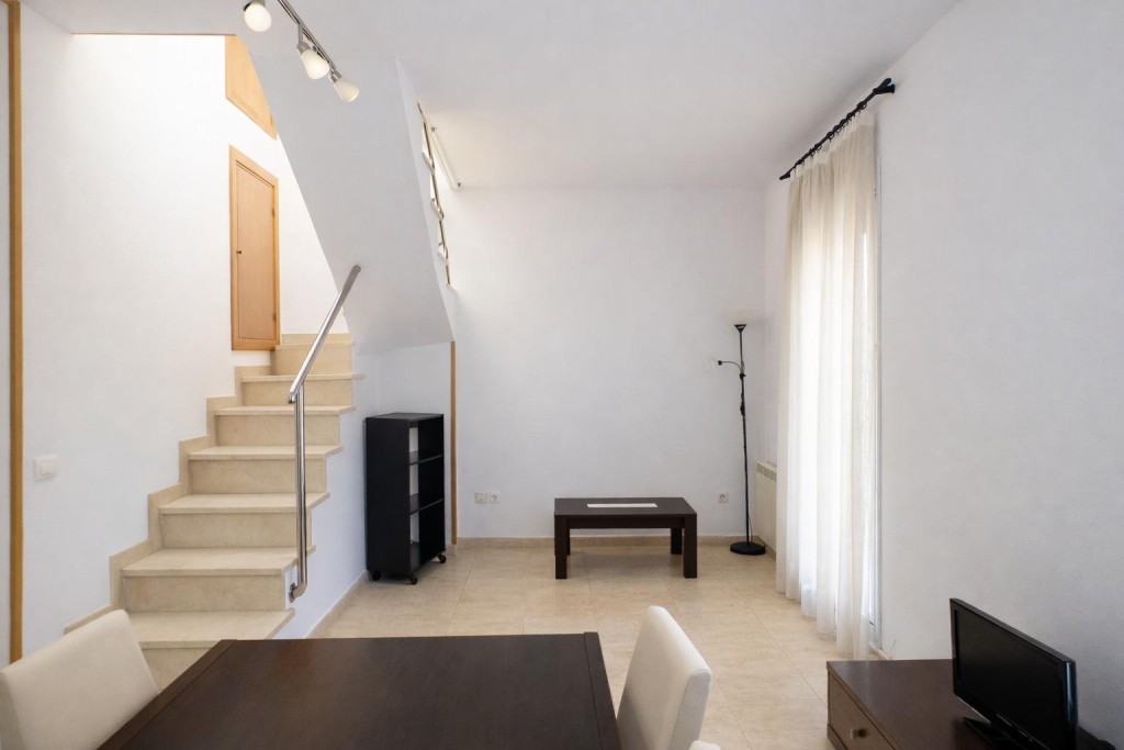 Imagen 4 de Dúplex de 3 hab. en finca seminueva en venta en Manresa junto al Passeig de Pere III con terraza privada