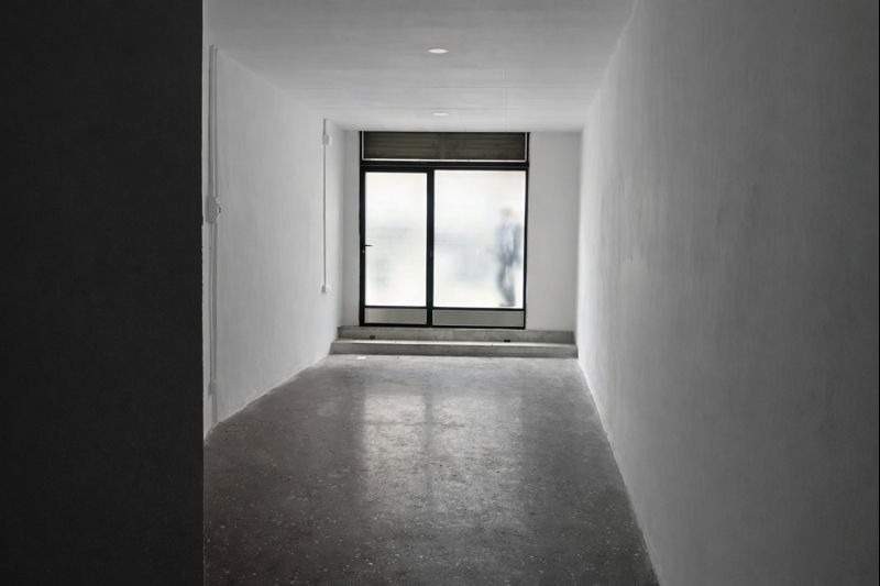 Imagen 3 de Local comercial con escaparate en zona Sagrada Familia