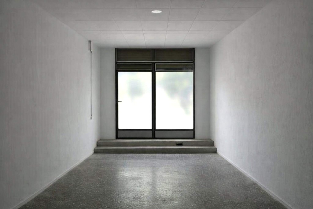 Imagen 1 de Local comercial con escaparate en zona Sagrada Familia