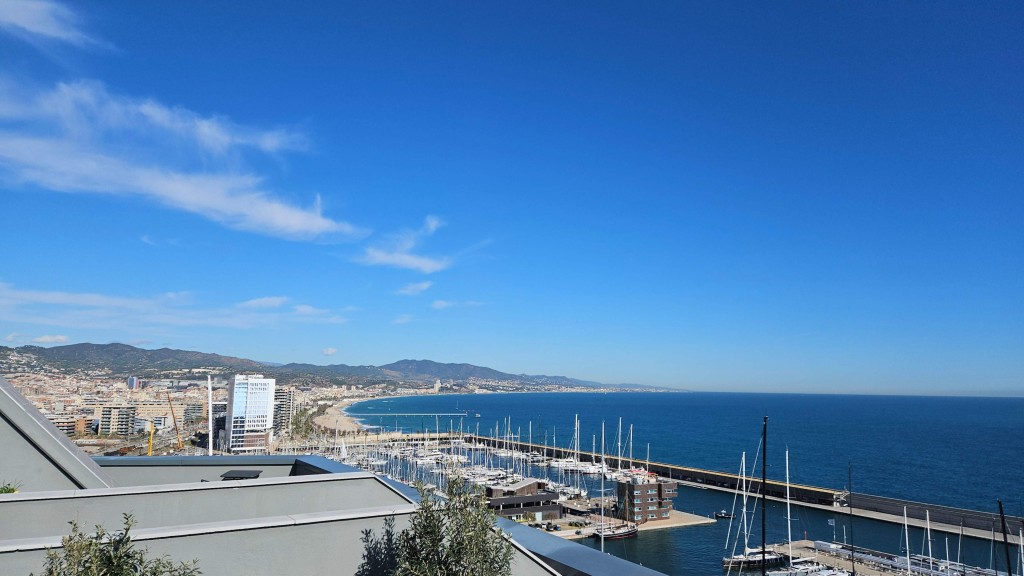 Imagen 4 de Estancia frente al mar: obra nueva con piscina en Badalona