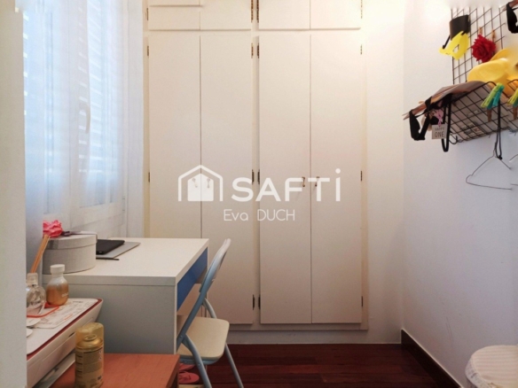 piscina y placas solares en Sant Gregori.