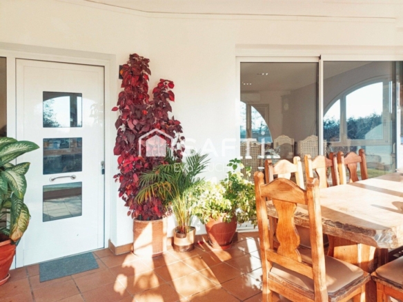 Imagen 1 de Chalet de lujo con 2 viviendas