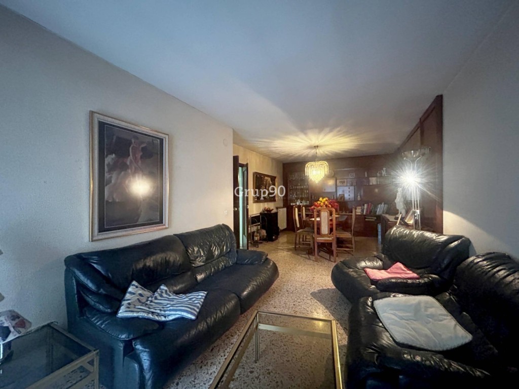 Imagen 2 de Bonito y amplio piso en venta en la calle Acadèmia