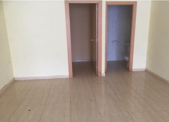 Imagen 2 de Local en planta baja con acceso directo desde la calle – ¡Ideal para tu negocio en Cubelles!