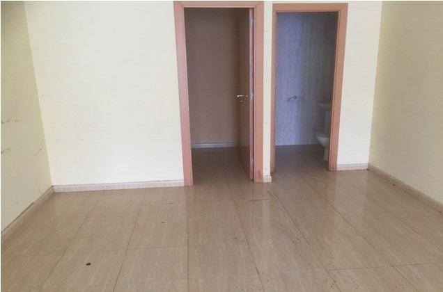 Imagen 2 de Local en planta baja con acceso directo desde la calle – ¡Ideal para tu negocio en Cubelles!