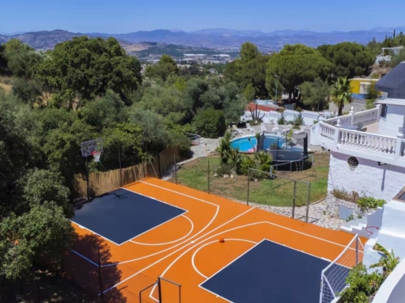 Imagen 1 de ESPECTACULAR VILLA FAMILIAR EN PINOS DE ALHAURÍN: CONFORT