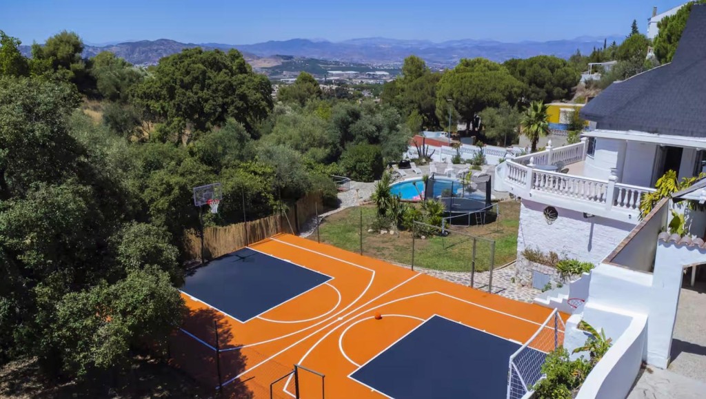 Imagen 1 de ESPECTACULAR VILLA FAMILIAR EN PINOS DE ALHAURÍN: CONFORT