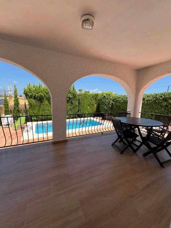 Imagen 3 de Casa-Chalet en Alquiler en Albir Alicante