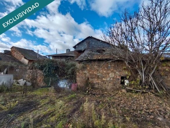 Imagen 3 de ¡¡¡Estas casas necesitan ayuda!!! Alguien que les dé cariño y devuelva su esplendor.