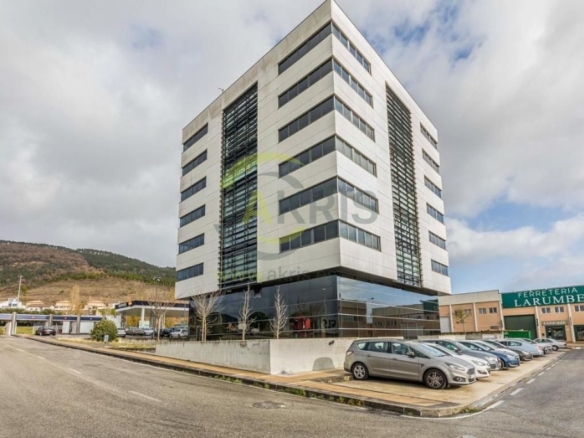 Imagen 1 de OPORTUNIDAD!! LOCAL 163 m² + 2 PLAZAS PARKING EN BERRIOPLANO