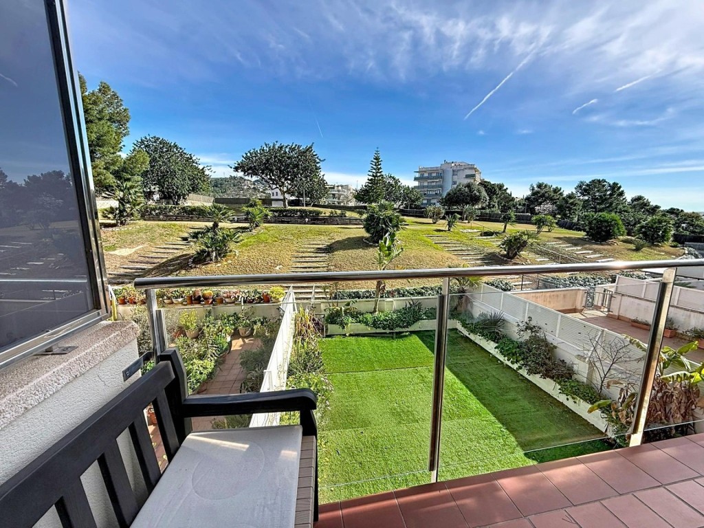 Imagen 1 de Vistas al mar y a la iglesia en Sitges